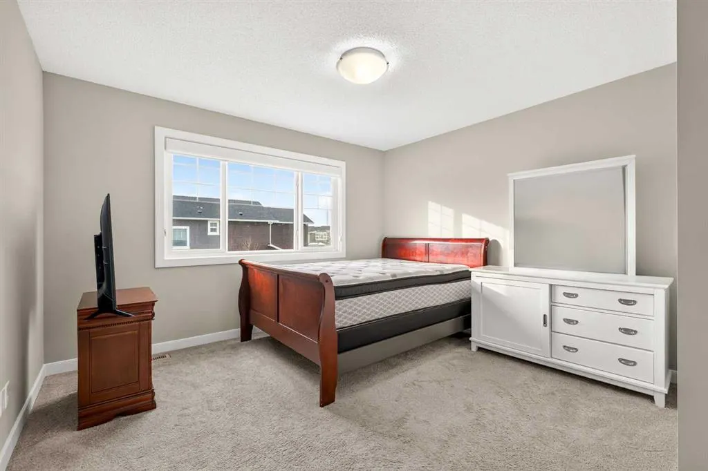 52 Red Embers Manor NE