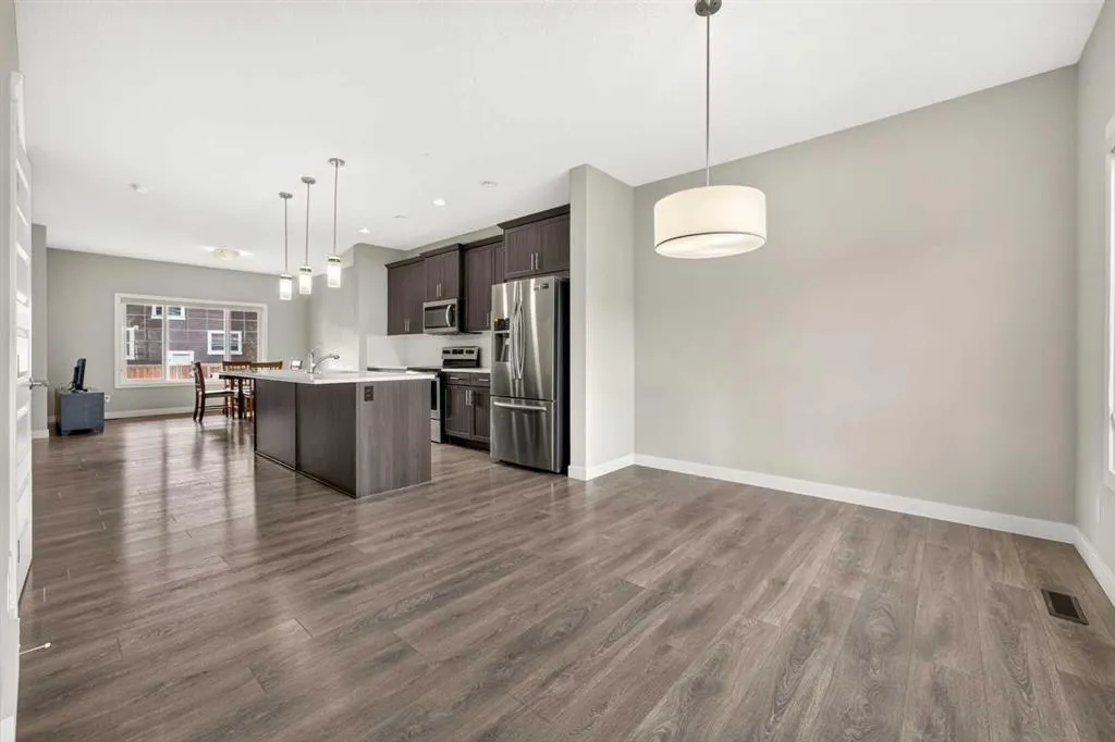 52 Red Embers Manor NE