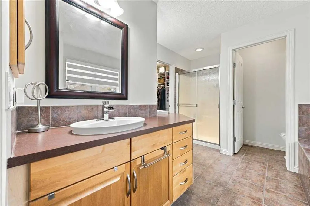 262 Everstone Drive SW