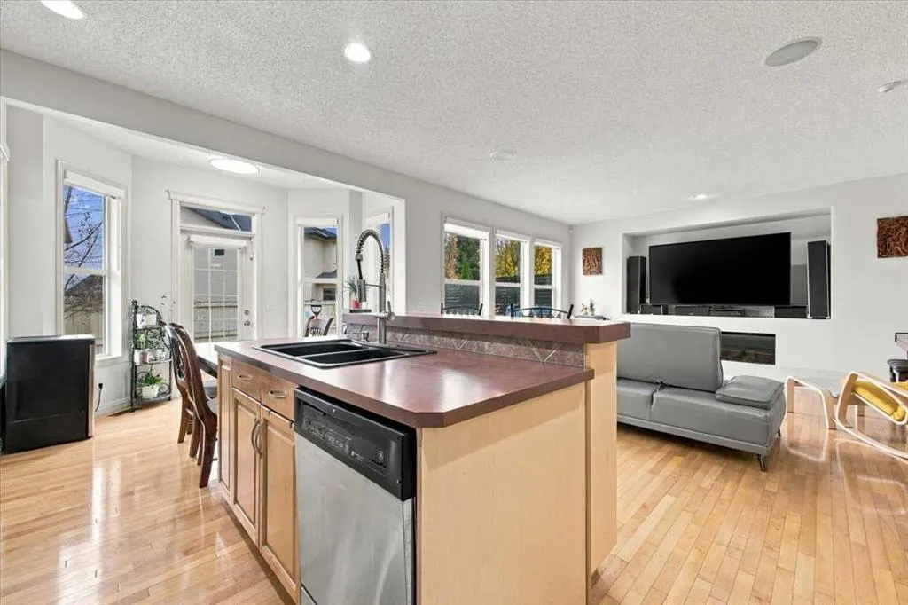 262 Everstone Drive SW