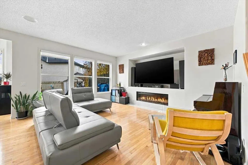 262 Everstone Drive SW