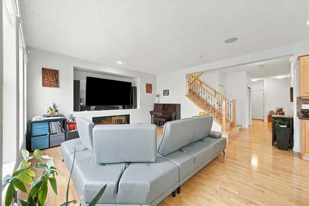 262 Everstone Drive SW