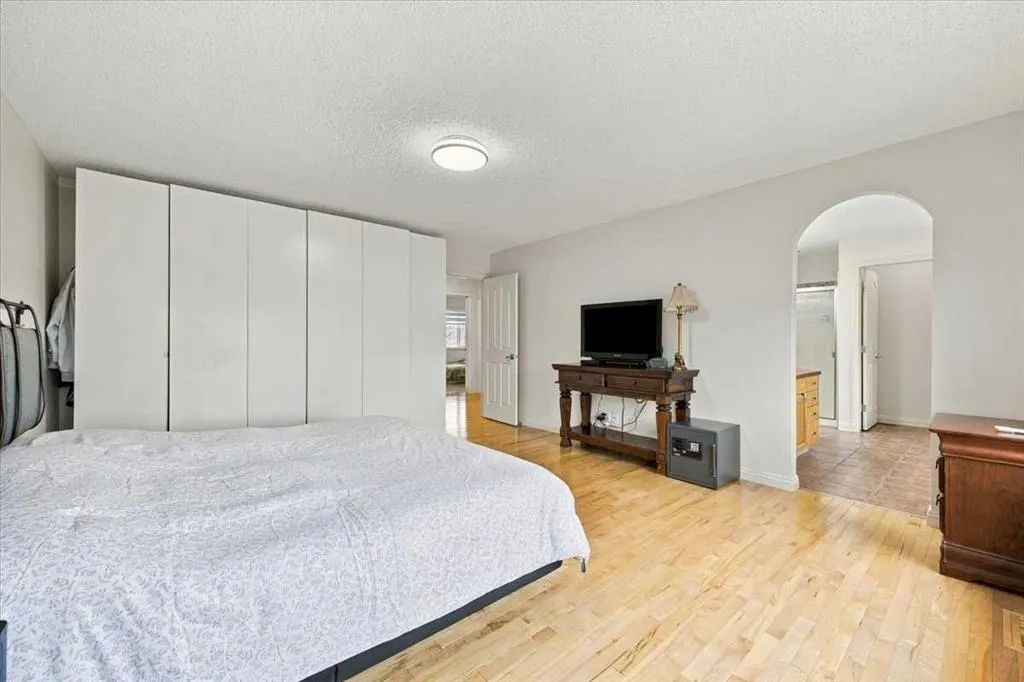 262 Everstone Drive SW