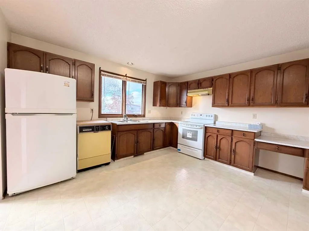 32 Asmundsen Avenue