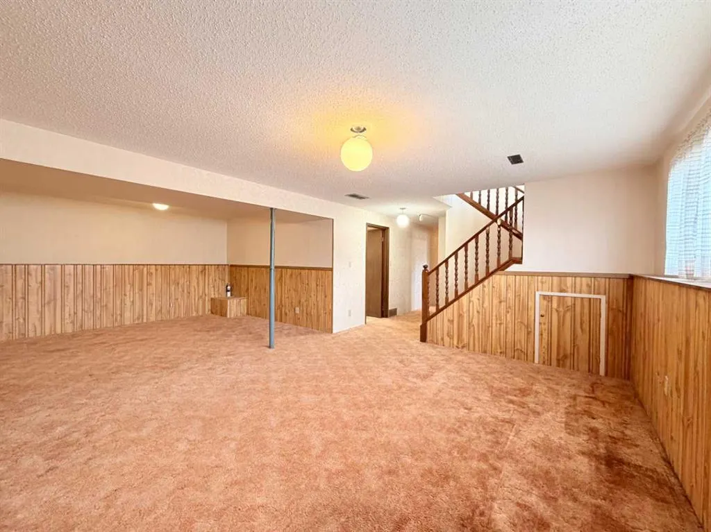 32 Asmundsen Avenue