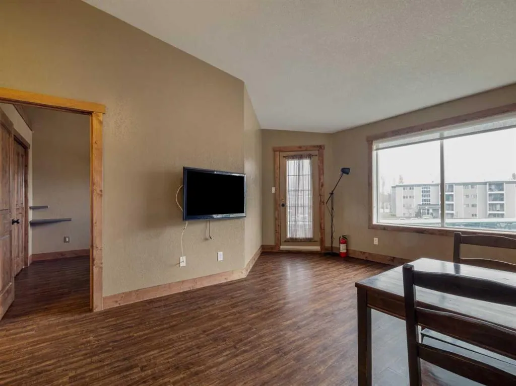 620 Columbia Boulevard W #320