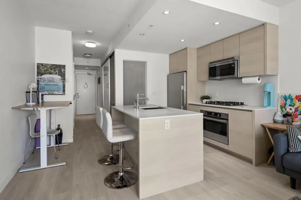 1501 6 Street SW #706