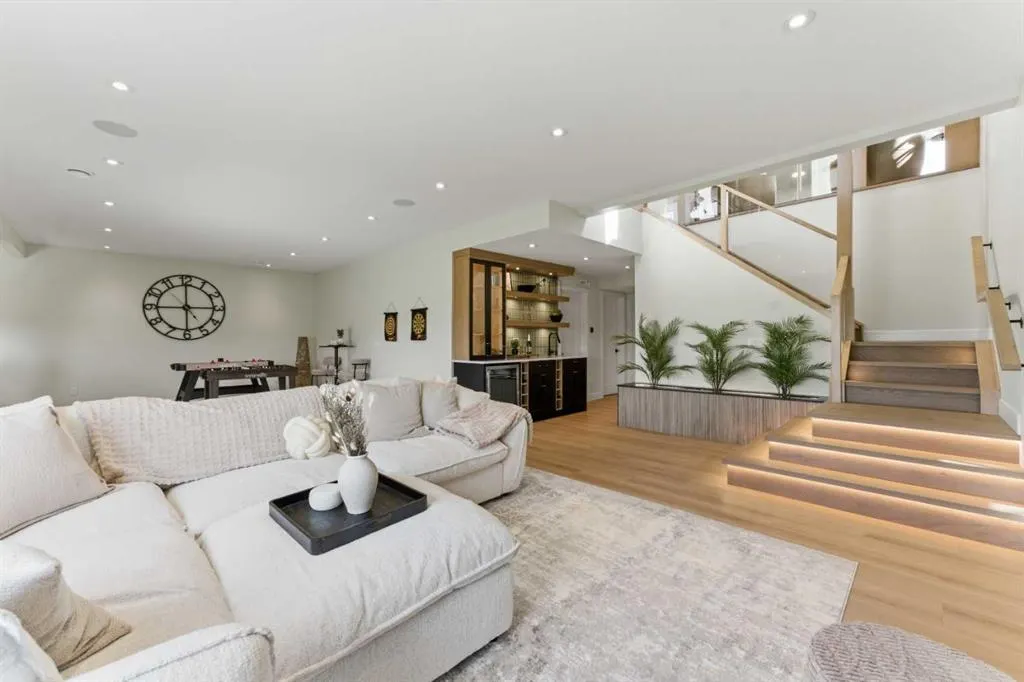 392 Waterford Grove
