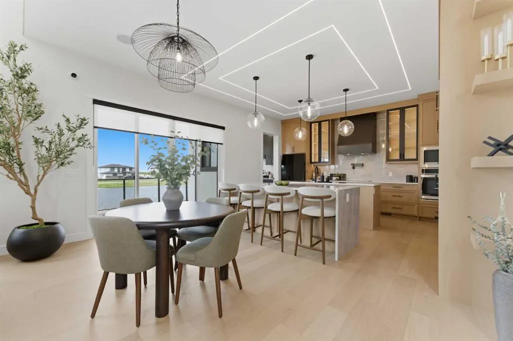 392 Waterford Grove