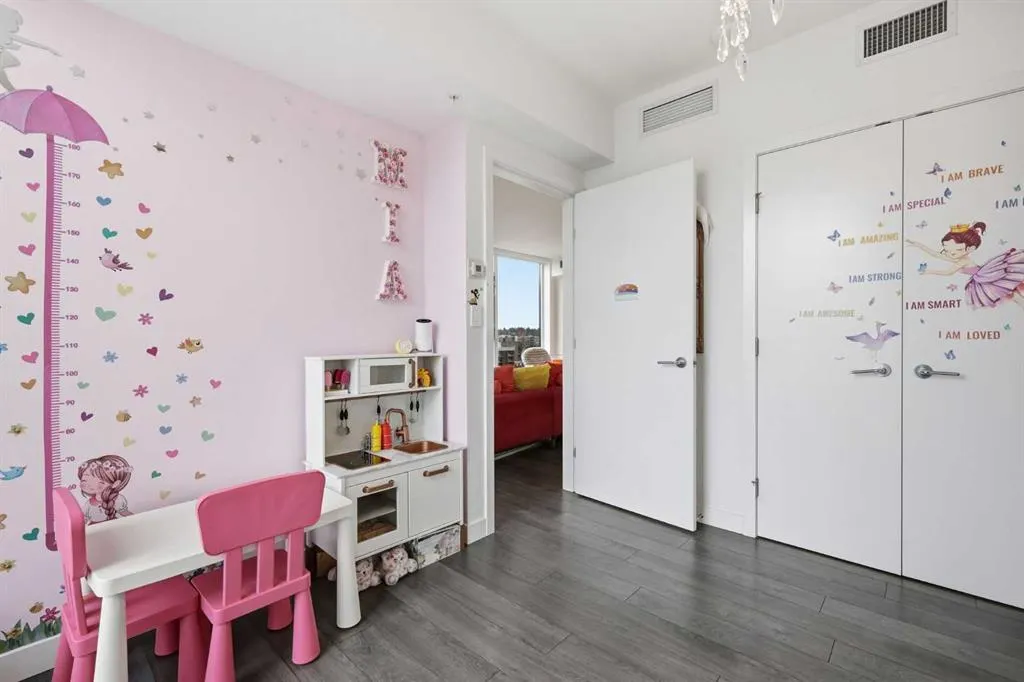 310 12 Avenue SW #907