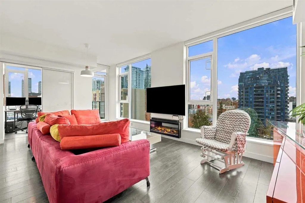 310 12 Avenue SW #907