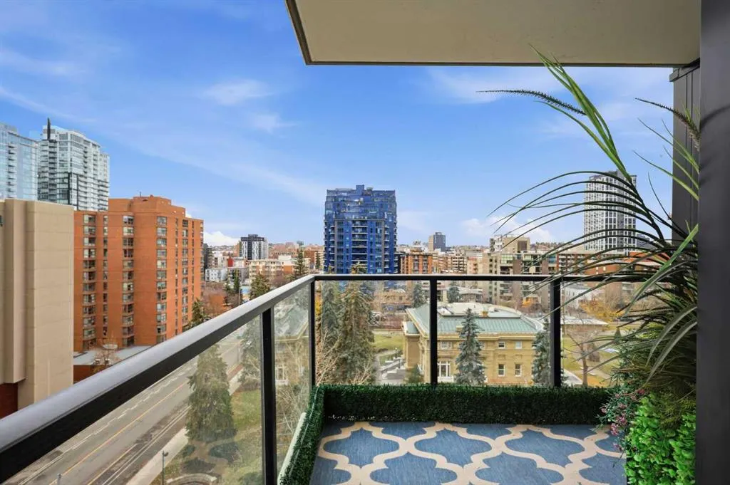310 12 Avenue SW #907