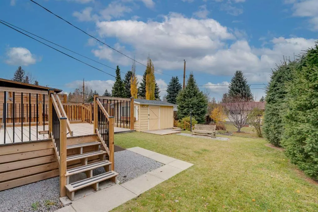 616 Hunts Crescent NW