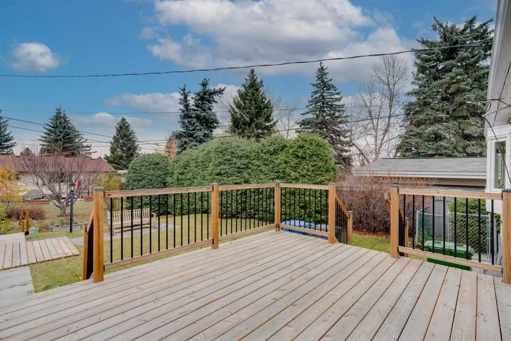 616 Hunts Crescent NW