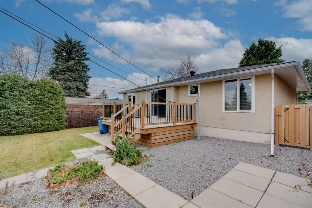 616 Hunts Crescent NW