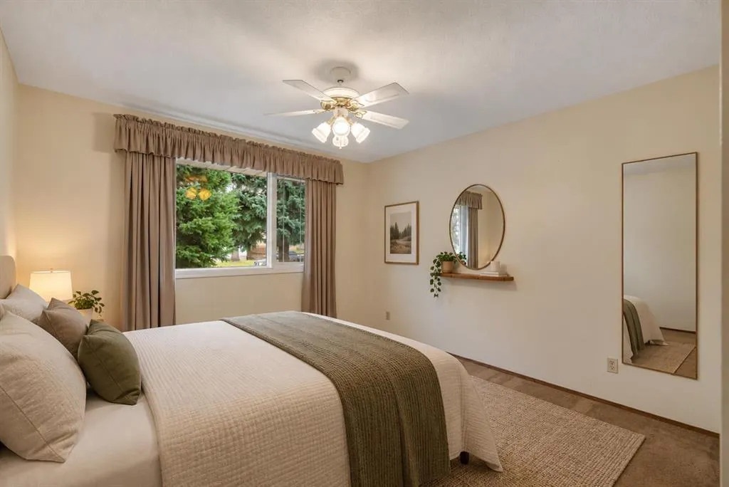 616 Hunts Crescent NW