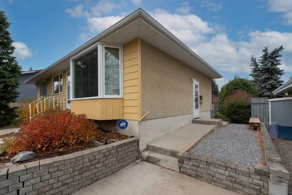 616 Hunts Crescent NW