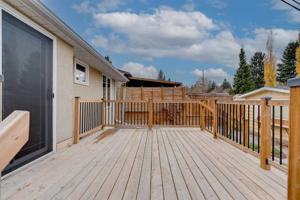 616 Hunts Crescent NW