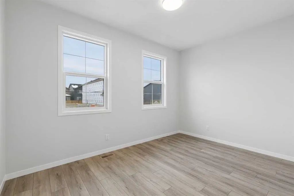 32 Snowberry Common SE