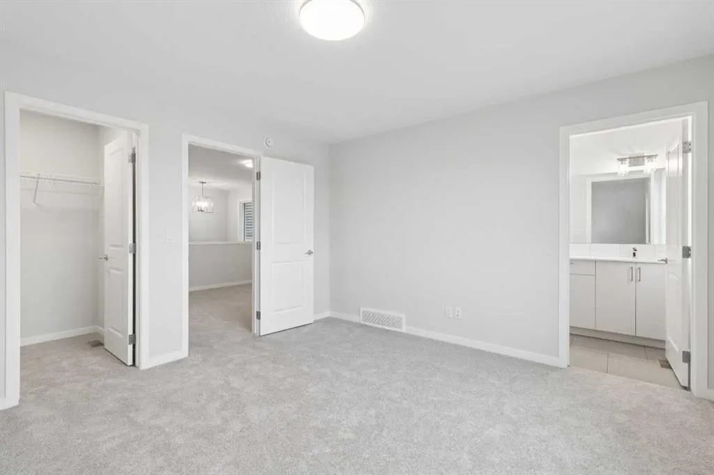 32 Snowberry Common SE