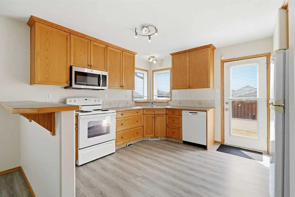 22 Lanterman Close
