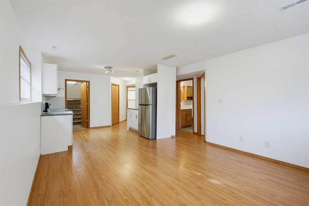 22 Lanterman Close