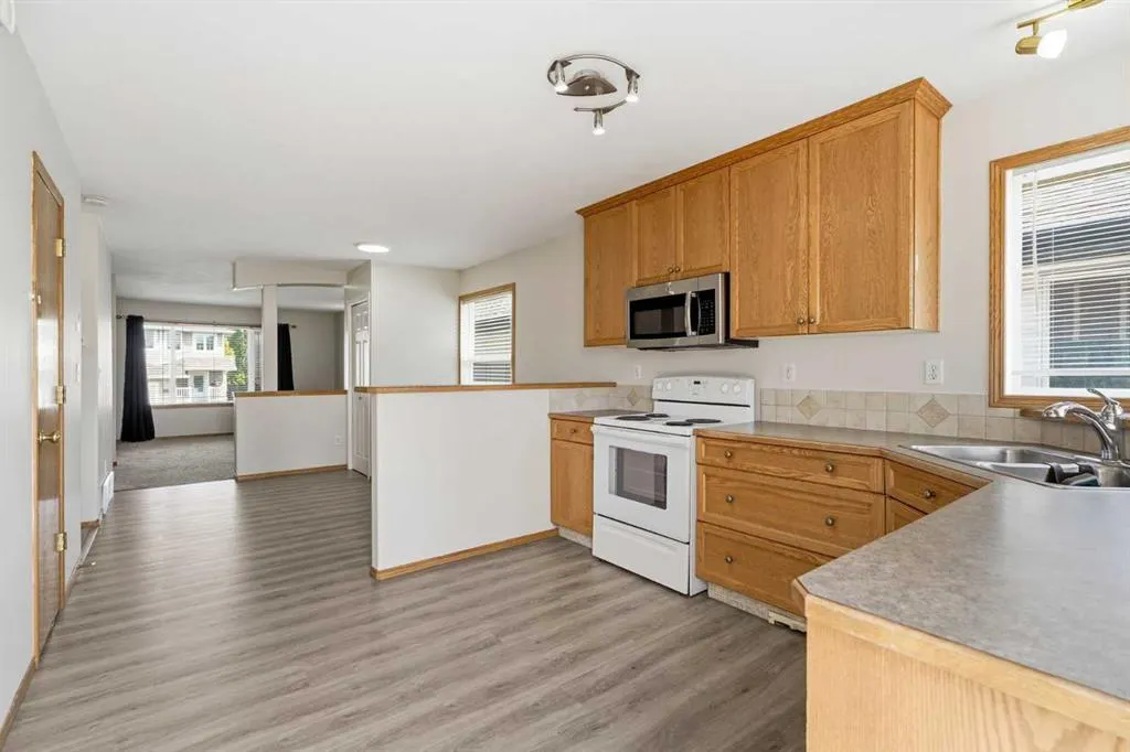 22 Lanterman Close