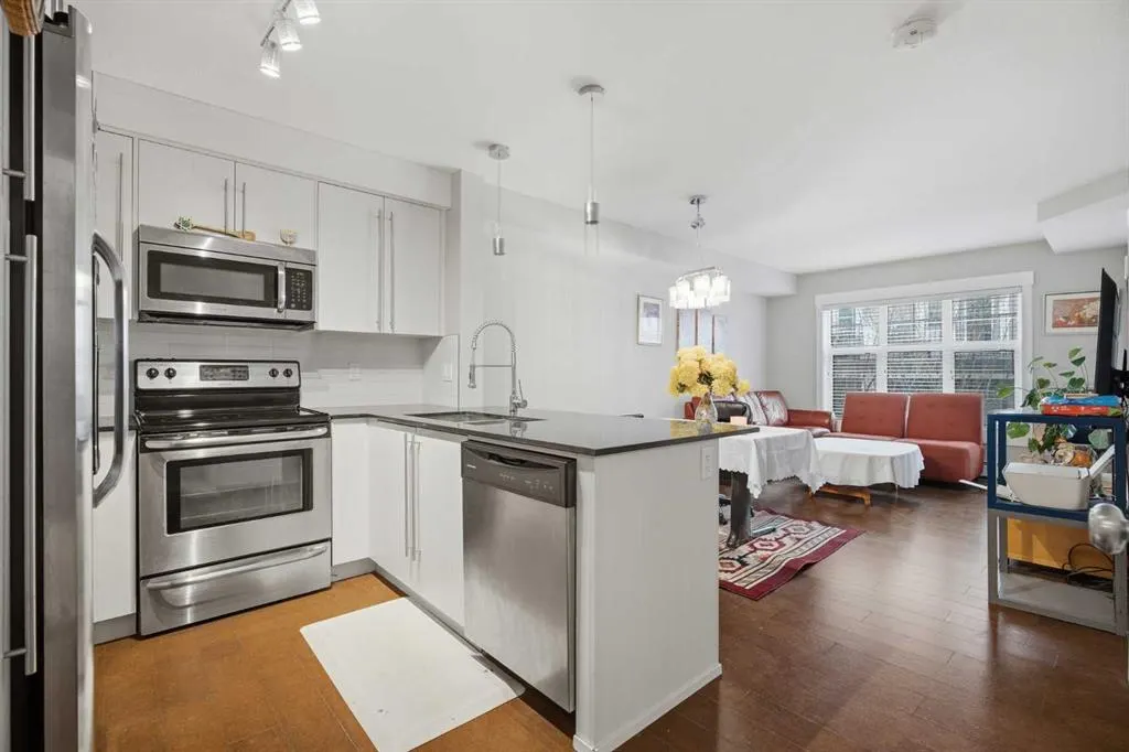 11 Mahogany Row SE #3401