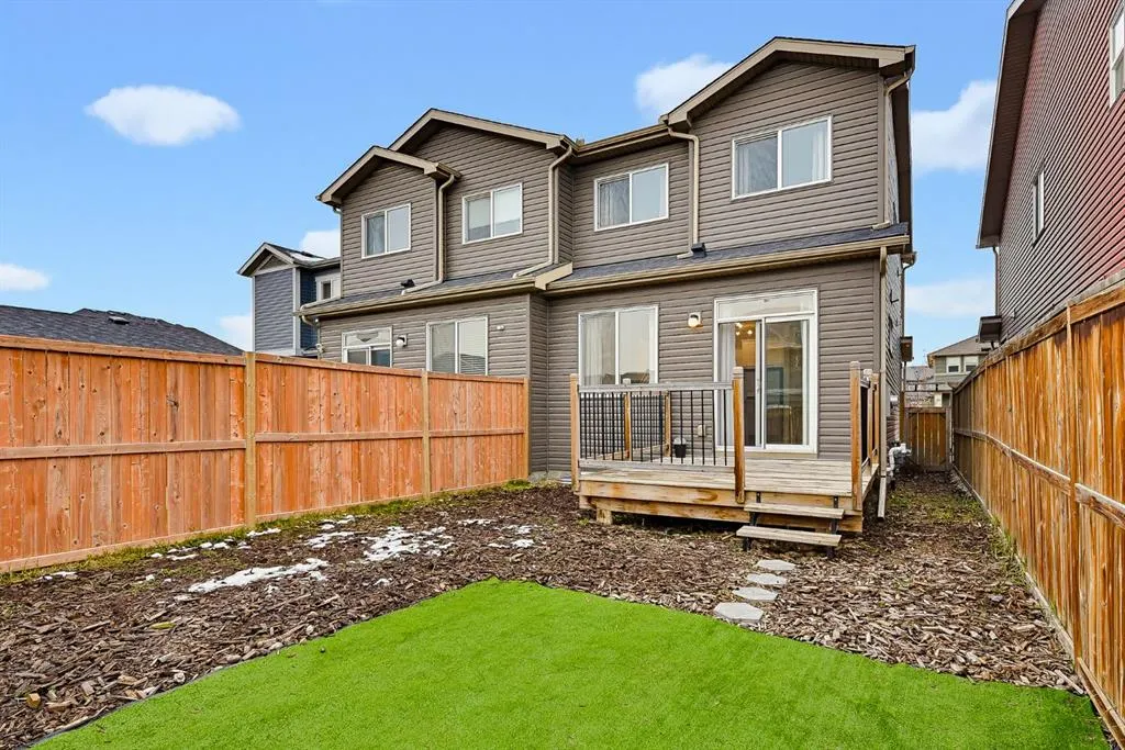 112 Legacy Glen Street SE