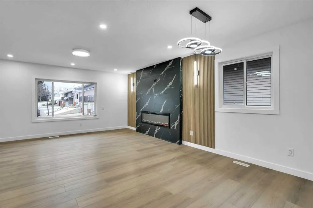 28 Sandstone Hill NW
