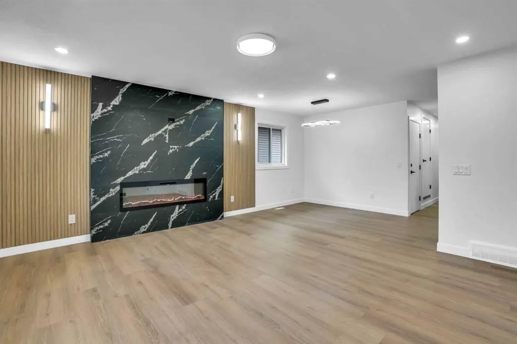 28 Sandstone Hill NW