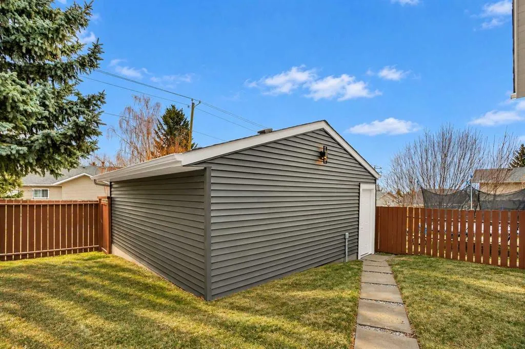 28 Sandstone Hill NW