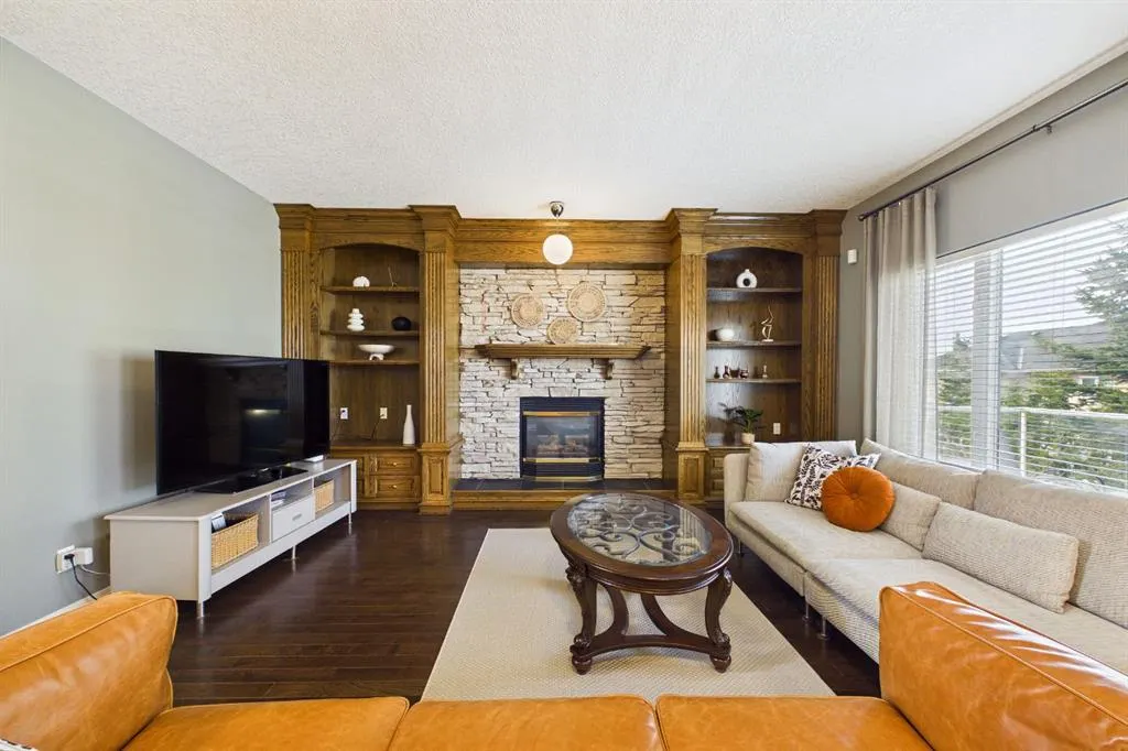 15 Royal Crest Terrace NW