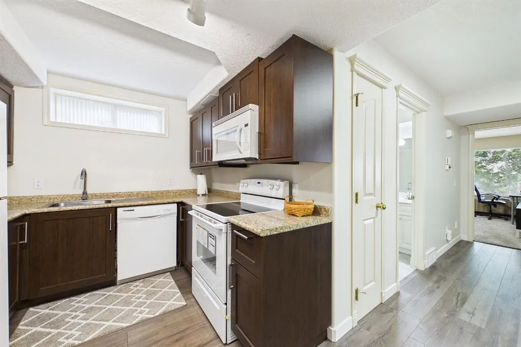 15 Royal Crest Terrace NW