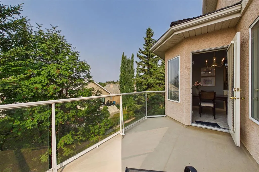 15 Royal Crest Terrace NW