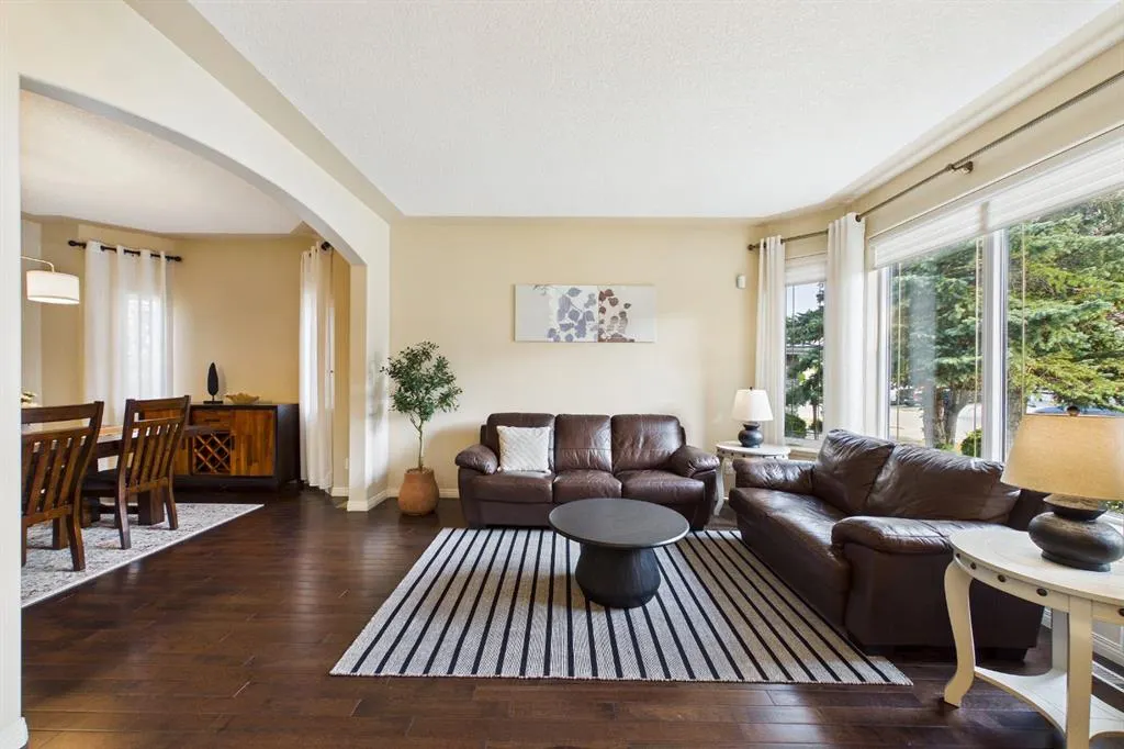 15 Royal Crest Terrace NW