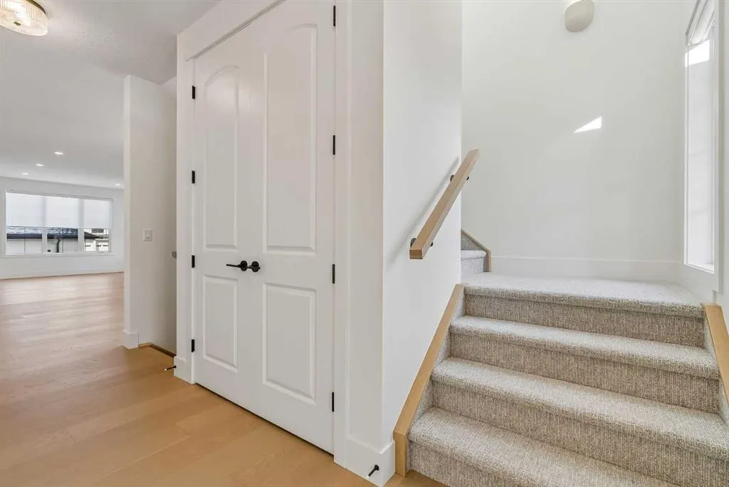 218 Calais Drive SW