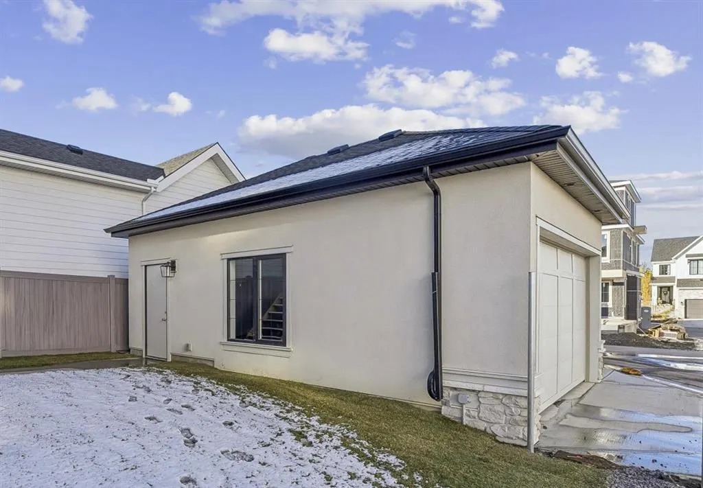 218 Calais Drive SW