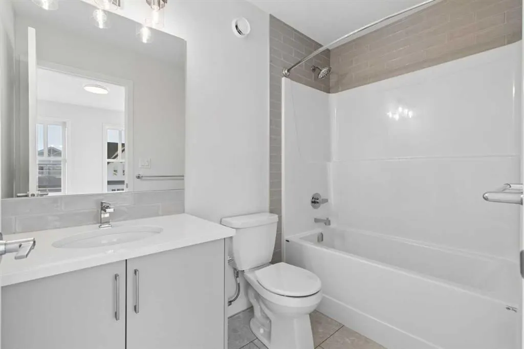468 Buffaloberry Manor SE