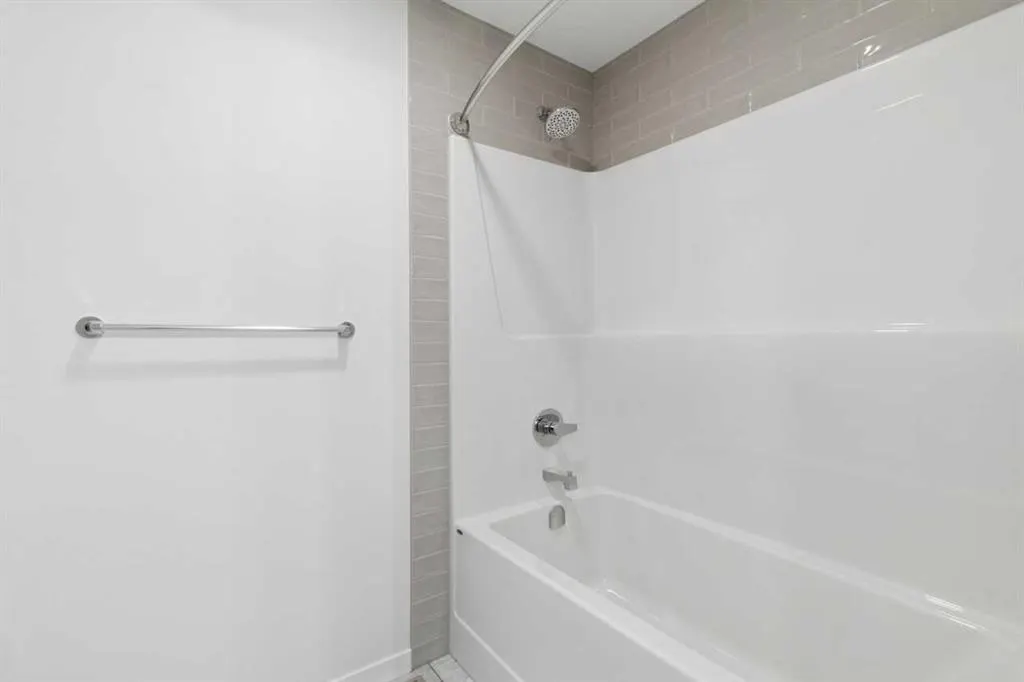 468 Buffaloberry Manor SE