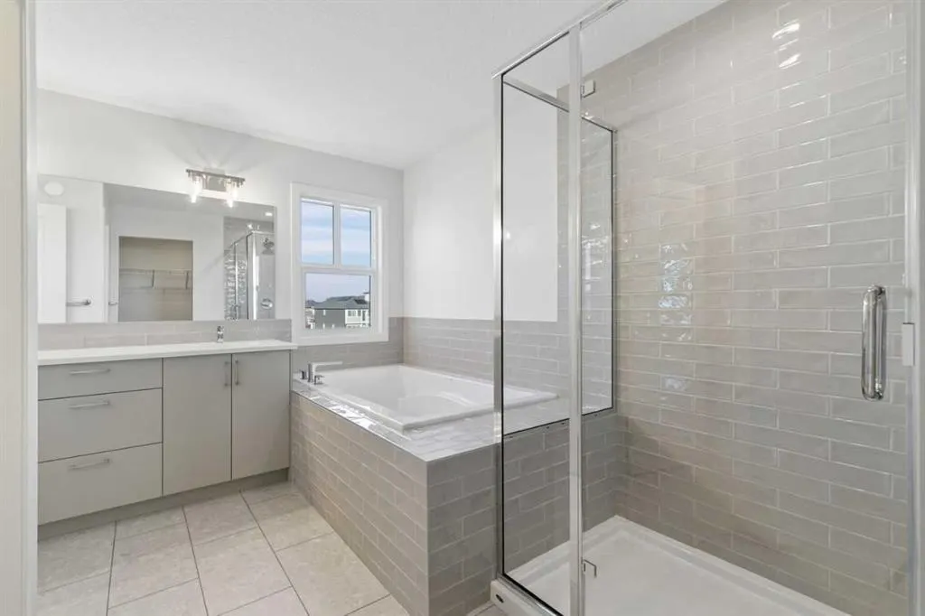 468 Buffaloberry Manor SE