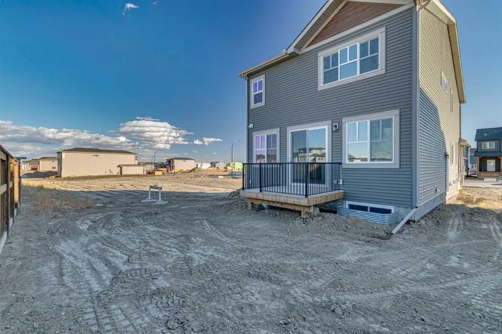 468 Buffaloberry Manor SE