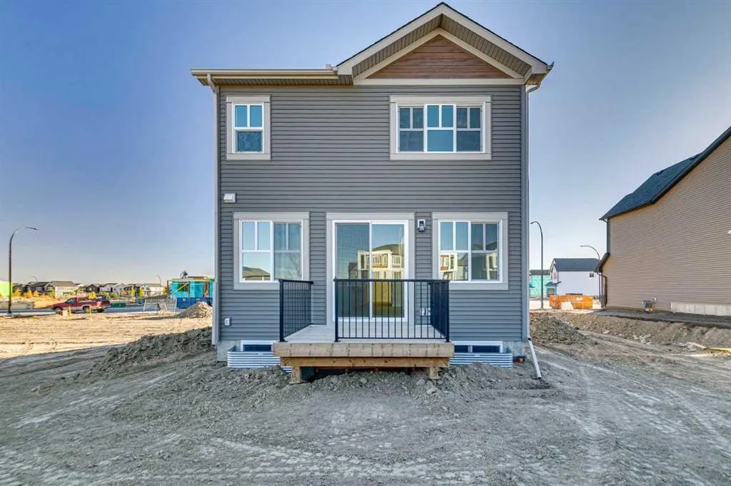 468 Buffaloberry Manor SE