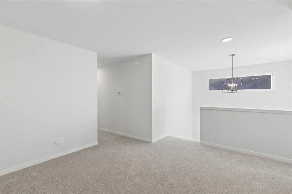 468 Buffaloberry Manor SE