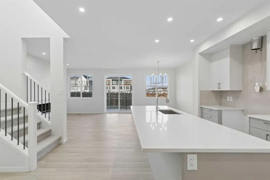 468 Buffaloberry Manor SE