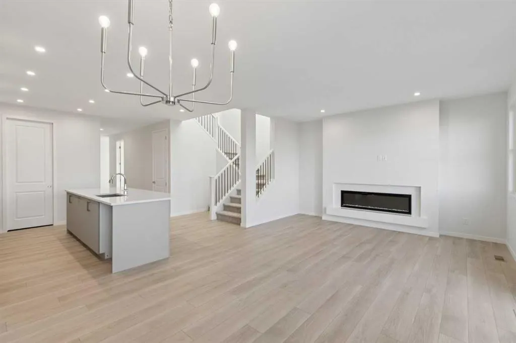 468 Buffaloberry Manor SE