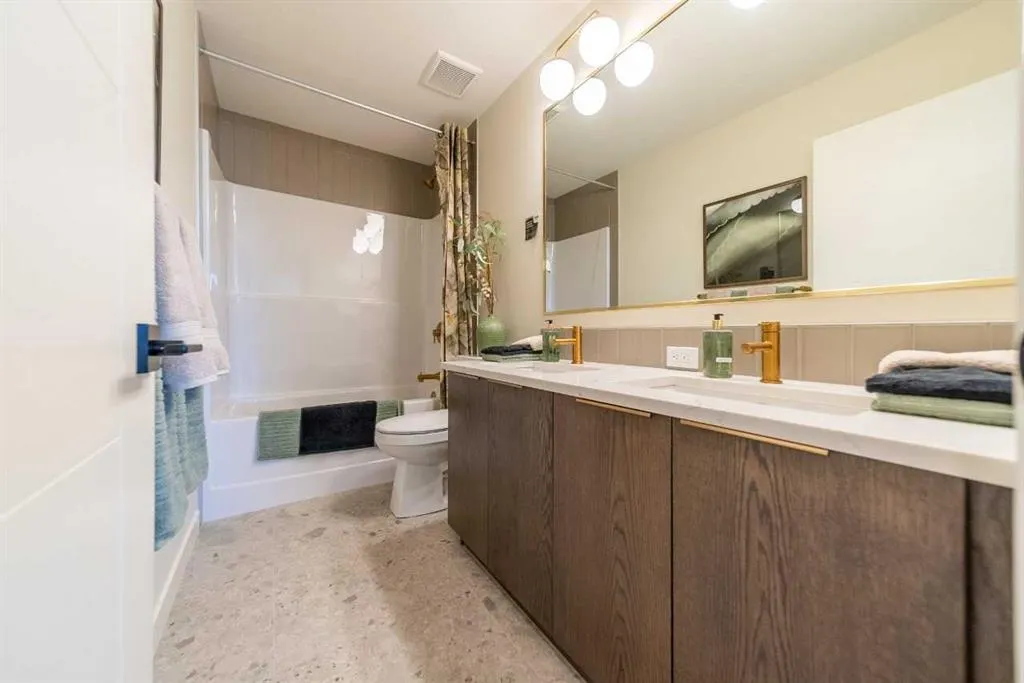 15 Northern Lights Crescent NW