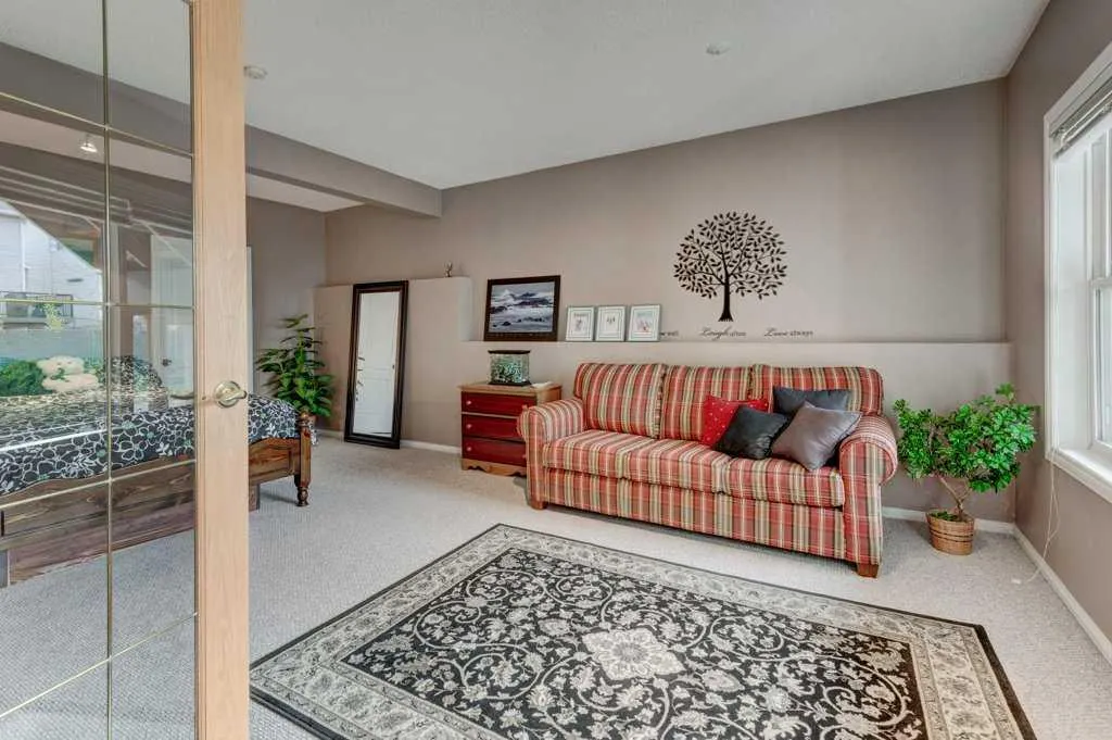 214 Douglas Glen Gardens SE