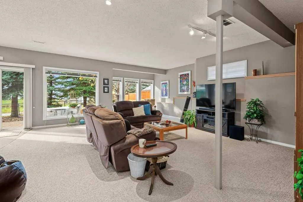 214 Douglas Glen Gardens SE