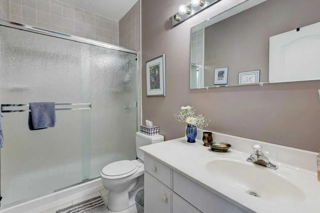 214 Douglas Glen Gardens SE
